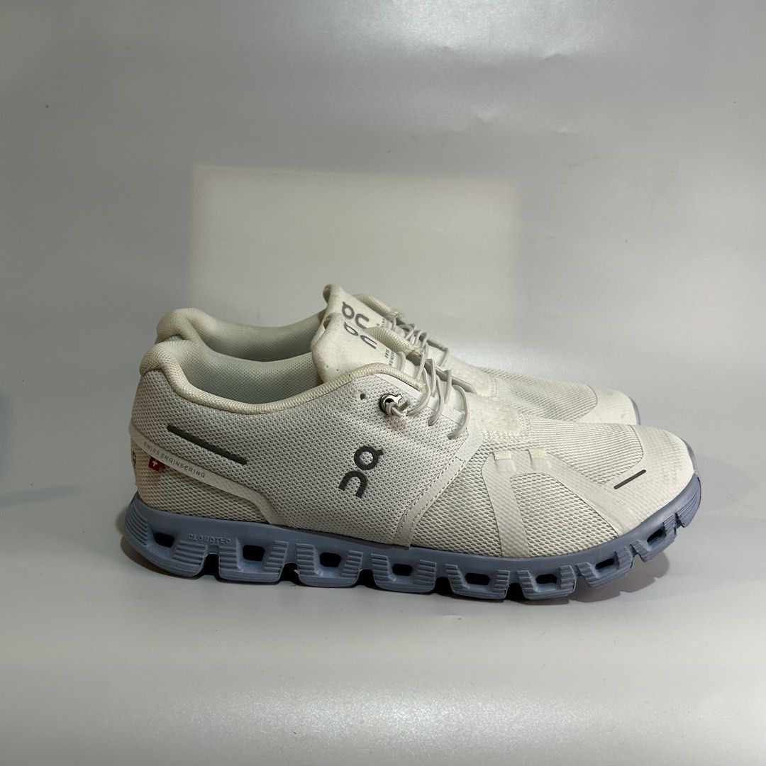 Oncloud 5 (Category: Sneakers) located in Iloilo. Submitted by shapatos_12 (Listing ID 1470899357, Image 1). Description: .