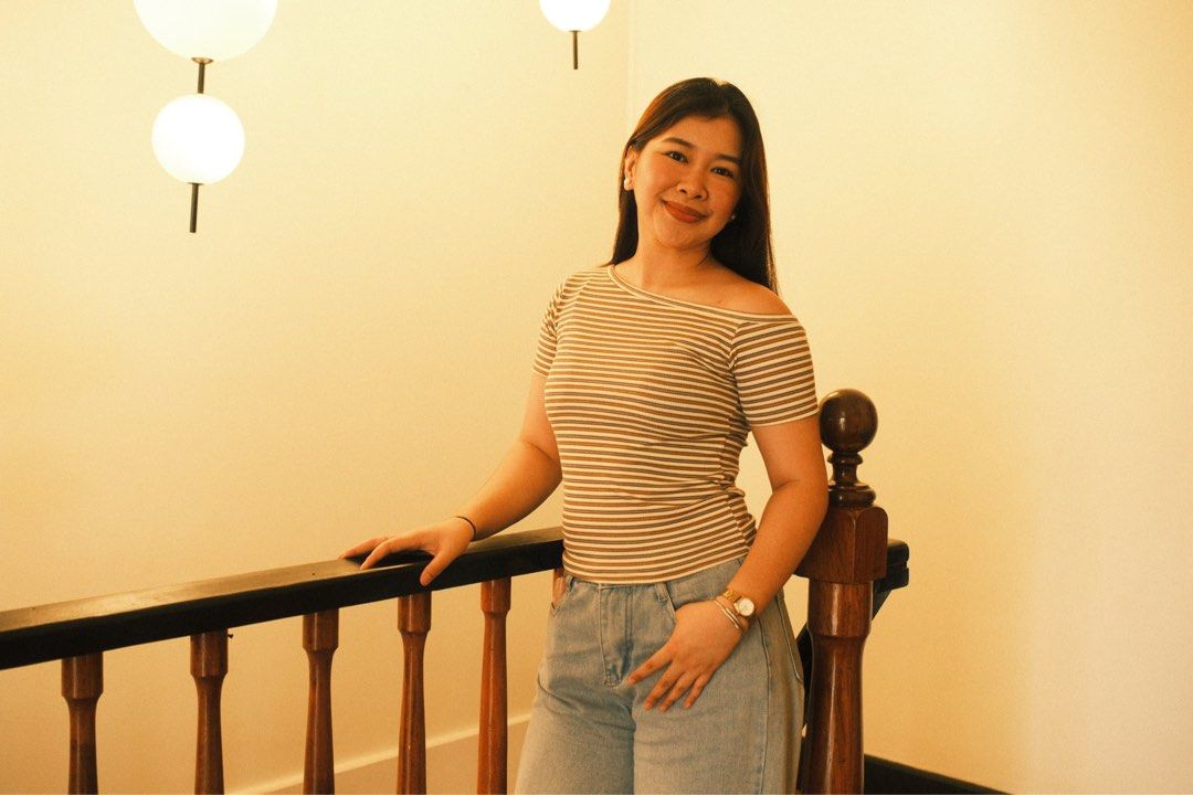One sided top (Category: Shirts) located in Calumpit. Submitted by sheenadiaz50814 (Listing ID 1470876446, Image 1). Description: small-med once lang nagamit!! .