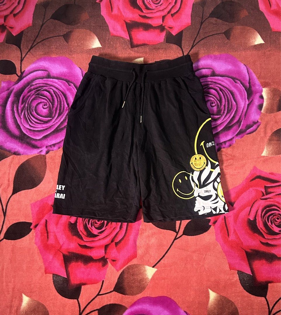ONIRRAI x SMILEY COLLAB BLACK SHORT (Category: Shorts) located in Dasmarinas. Submitted by dnnr3rdyyyyy (Listing ID 1470797183, Image 1). Description: Size Large on tags 32 - 34 Waist 23 Length of Short Garterized W/ Tie No Major Issues Good as new condition 9.5/10 color rate of black Authentic/Legit 2 Pocket in a back Embroidery Design .