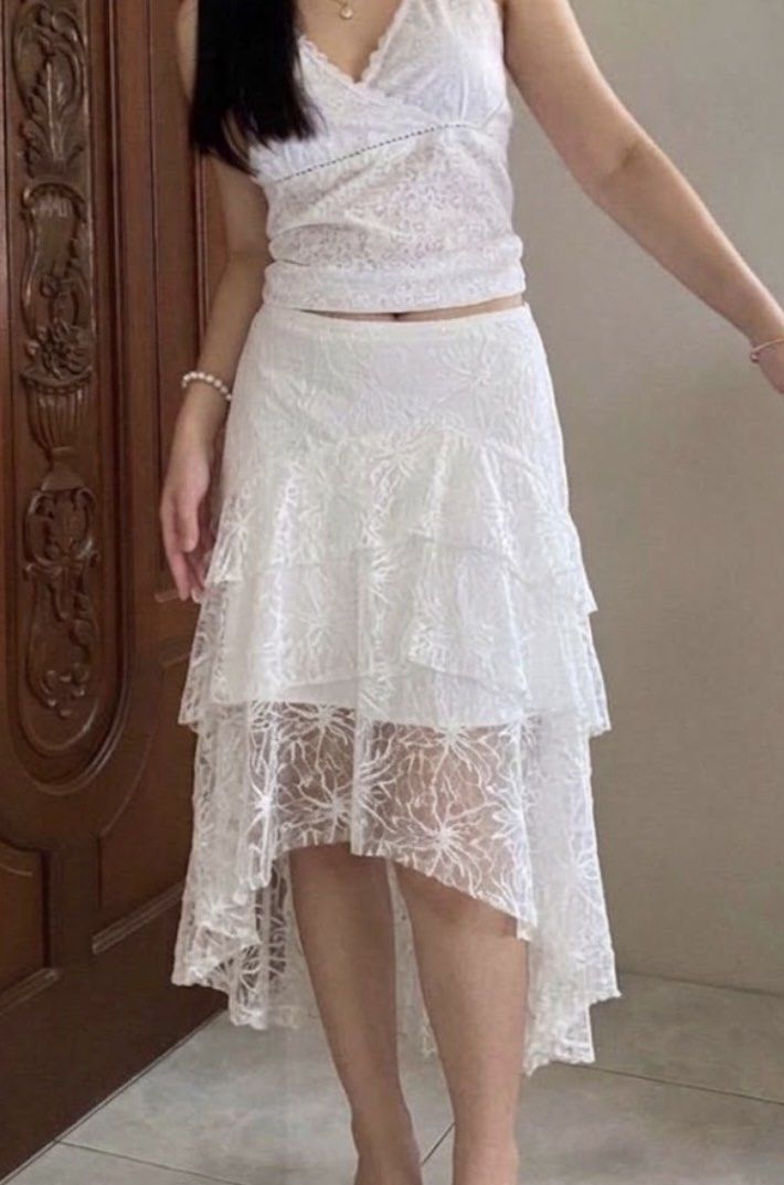 Orchirly Layered Midi Maxi White Fairy Skirt Vintage Y2k (Category: Skirts) located in Porac. Submitted by wearbyroch (Listing ID 1470645669, Image 1). Description: waistline: 25-26 - with zipper - Brand New - Never been worn - No issues .