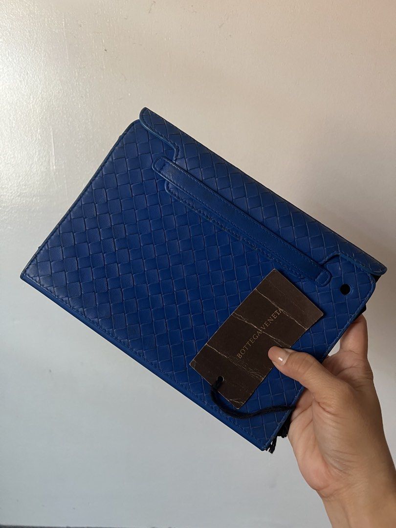 ORIG BOTTEGA IPAD CASE (Category: Luxury Bags & Wallets) located in Cavite. Submitted by _jennprelovedselections_ (Listing ID 1470796594, Image 1). Description: Rare item with tag. Fits ipad mini. Market price 25K++ Gandaa… Mine Now Pay Today! Free SF!😍 Mode of Payment: GCASH x Security Bank transfer only! REMINDER PRELOVED PO BAWAL SA MASELAN PLSSS!☺️ EXPECT SIGN OF USAGE DAHIL PRELOVED PO! POSTED DETAILED PICS NO ASKING MORE PICTURES..