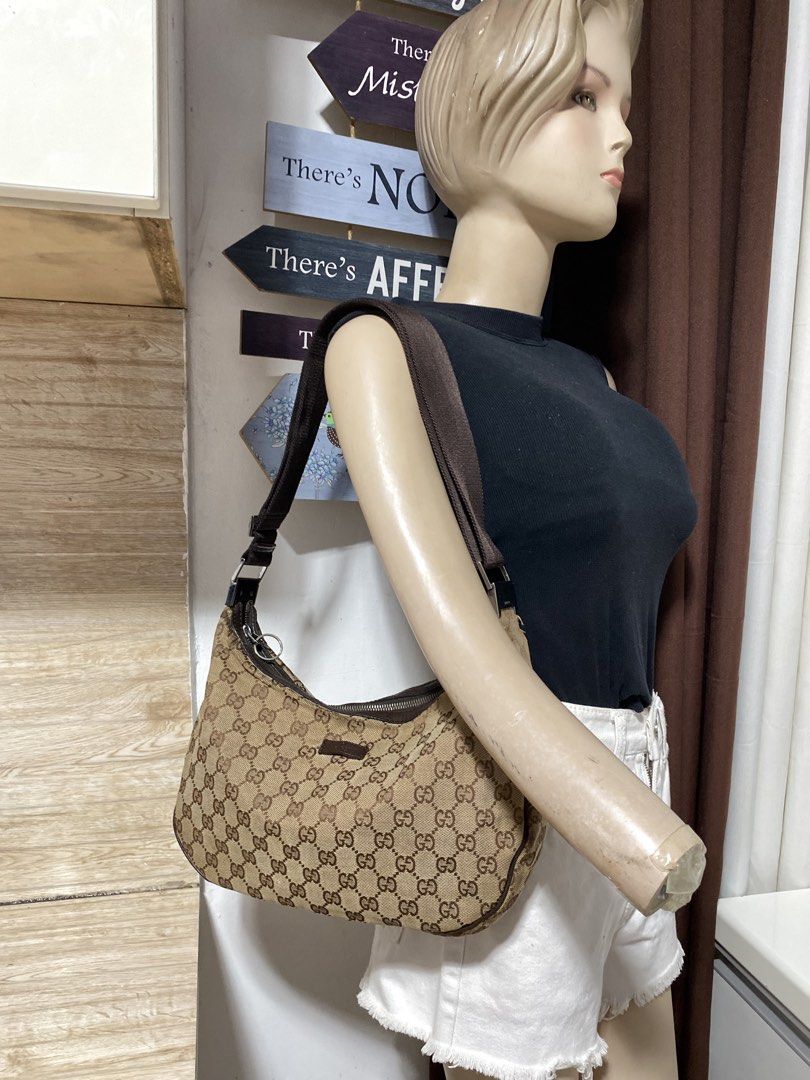 Orig Gucci (Category: Luxury Bags & Wallets) located in Tagum. Submitted by amarasluxbag (Listing ID 1470868433, Image 1). Description: Super tibay pa Kaya lang may flaws na po ,dirt or stain din rubs ,may tinahi na Magagamit pa namn matibay pa talaga Bawal sa maselan Parang project na to .