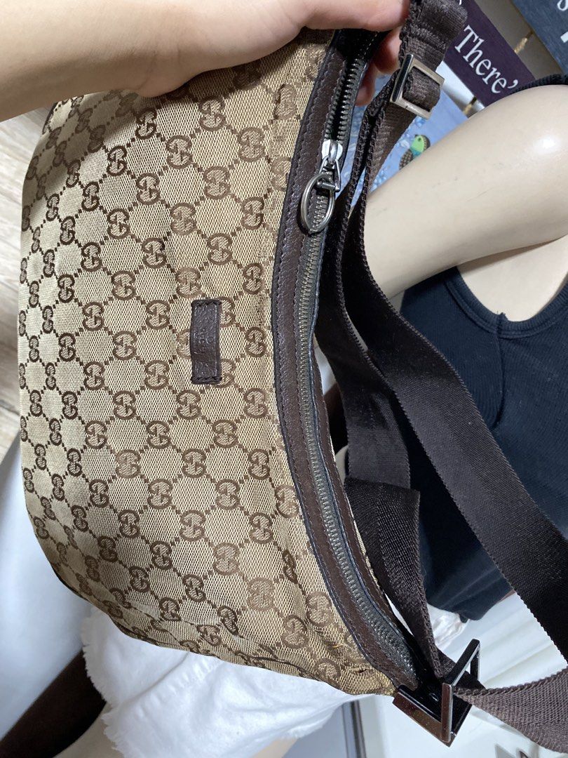 Orig Gucci (Category: Luxury Bags & Wallets) located in Tagum. Submitted by amarasluxbag (Listing ID 1470868433, Image 2). Description: Super tibay pa Kaya lang may flaws na po ,dirt or stain din rubs ,may tinahi na Magagamit pa namn matibay pa talaga Bawal sa maselan Parang project na to .