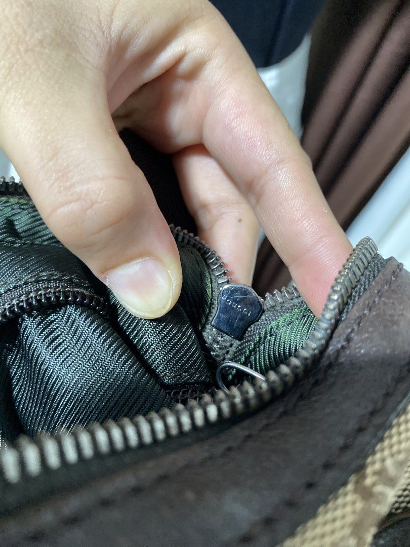 Orig Gucci (Category: Luxury Bags & Wallets) located in Tagum. Submitted by amarasluxbag (Listing ID 1470868433, Image 3). Description: Super tibay pa Kaya lang may flaws na po ,dirt or stain din rubs ,may tinahi na Magagamit pa namn matibay pa talaga Bawal sa maselan Parang project na to .