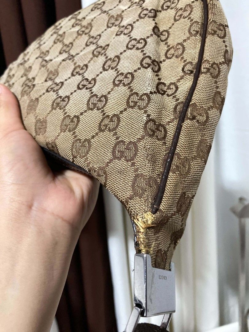 Orig gucci (Category: Luxury Bags & Wallets) located in Tagum. Submitted by luxbagelyas (Listing ID 1470869296, Image 3). Description: may issue na po ,dirt or stain ,rubs,may tinahi din wala na zip puller pero super tibay pa talaga bawal lang sa maselan kasi may mga issue na pero guaranteed orig po.