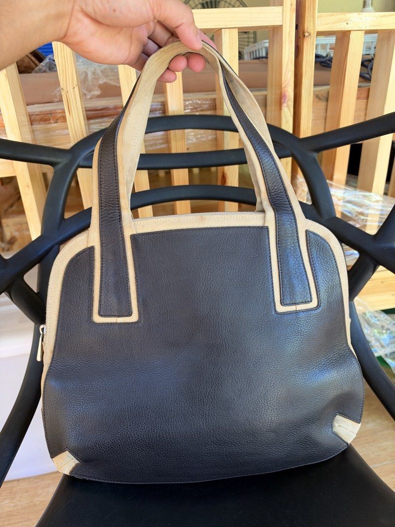 Orig Vintage Bally (Category: Shoulder Bags) located in Cagayan de Oro. Submitted by negosyantesibengineer (Listing ID 1470773690, Image 2). Description: .