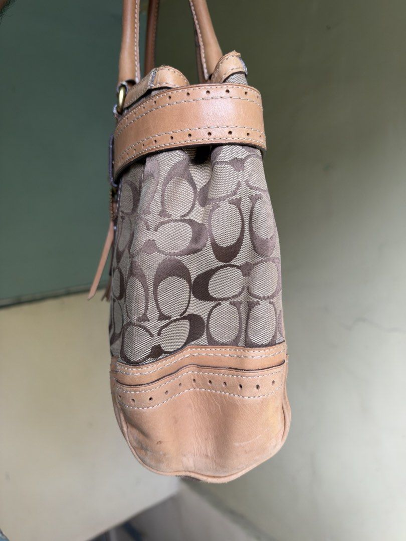 Orig vintage coach shoulder med size (Category: Shoulder Bags) located in Cagayan de Oro. Submitted by negosyantesibengineer (Listing ID 1470799138, Image 3). Description: .