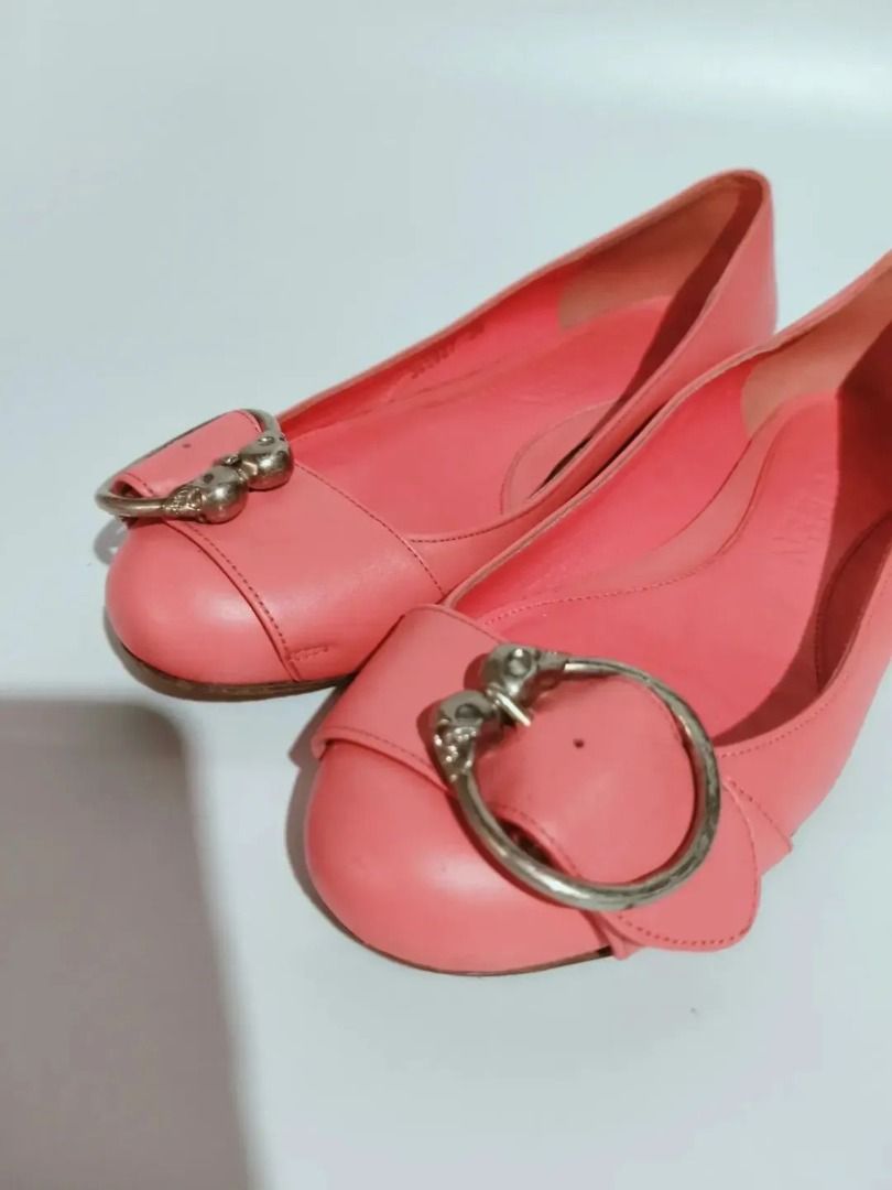Original Alexander McQueen (Category: Flats & Sandals) located in Cabuyao City. Submitted by your____lux____shop (Listing ID 1470884619, Image 3). Description: SALE‼️DIRECT MESSAGE ME‼️FIRST TO PAY ₱1,699 Original Alexander McQueen preloved Size 35 Pure genuine leather.