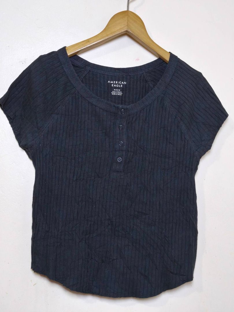 ORIGINAL American Eagle Black Ribbed Henley Tee (Size Medium) (Category: Tshirts & Polo Shirts ) located in Morong. Submitted by katiesmodernthrift (Listing ID 1470754543, Image 3). Description: American Eagle Women Short Sleeve Button Front Ribbed Knit Henley Crop Top Black M Description: Upgrade your everyday essentials with this authentic American Eagle Outfitters short sleeve ribbed Henley tee. Built with premium-grade ribbed knit fabric prov
