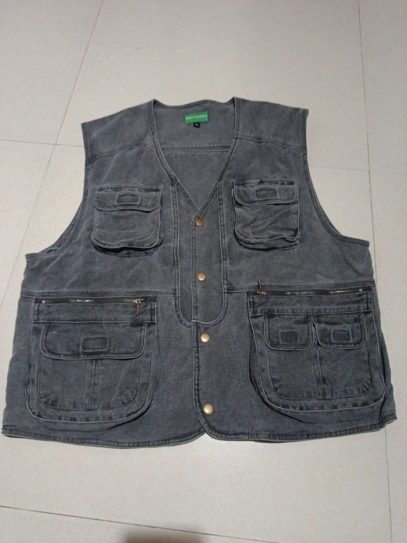Original Biostatin Vest 🔥 (Category: Activewear) located in San Fernando. Submitted by raph16 (Listing ID 1470822903, Image 1). Description: ~ Gudsss pang porma and maganda sa personal 👀🔥 ~ If u have questions, kindly pm mee 🙏.