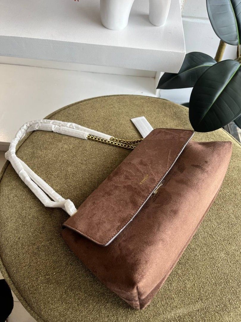 ORIGINAL Coach Chelsea 30 (Category: Shoulder Bags) located in Mandaluyong City. Submitted by modamuseph (Listing ID 1470878806, Image 2). Description: .