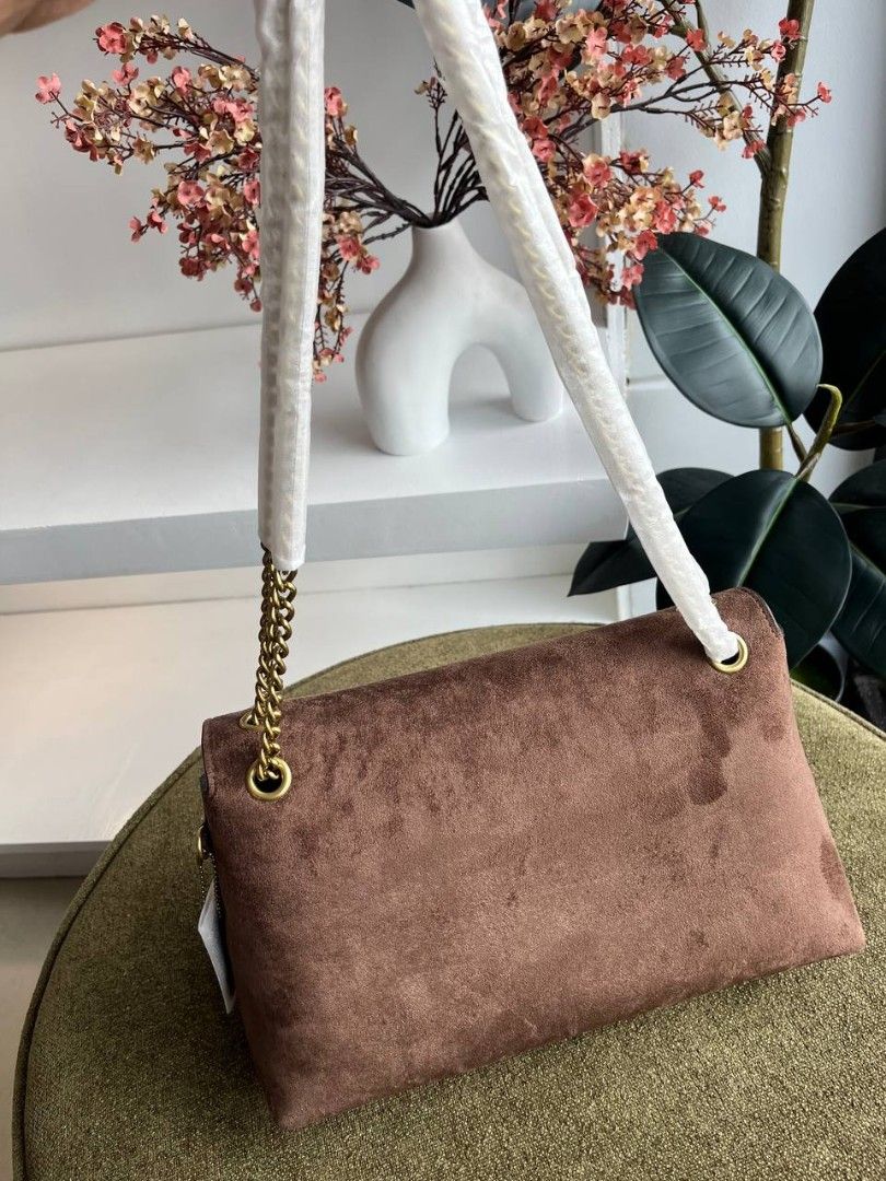 ORIGINAL Coach Chelsea 30 (Category: Shoulder Bags) located in Mandaluyong City. Submitted by modamuseph (Listing ID 1470878806, Image 3). Description: .