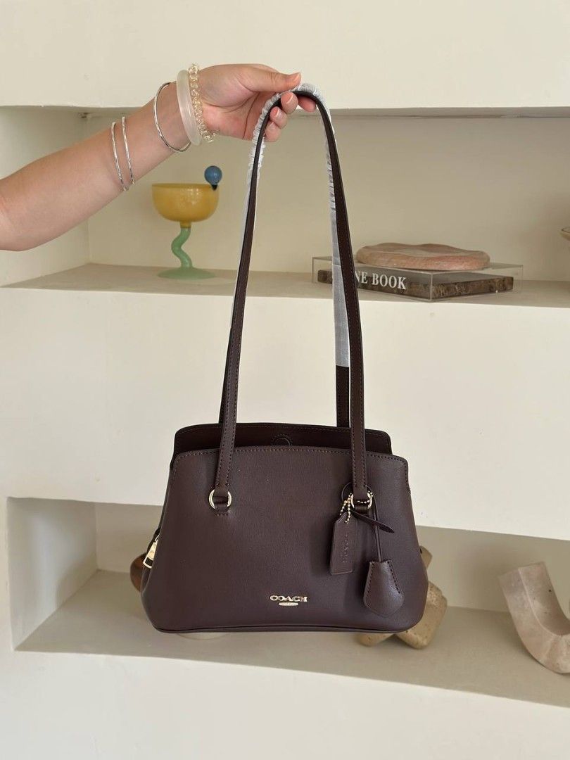 Original Coach Elise (Category: Shoulder Bags) located in Mandaluyong City. Submitted by modamuseph (Listing ID 1470879042, Image 3). Description: .