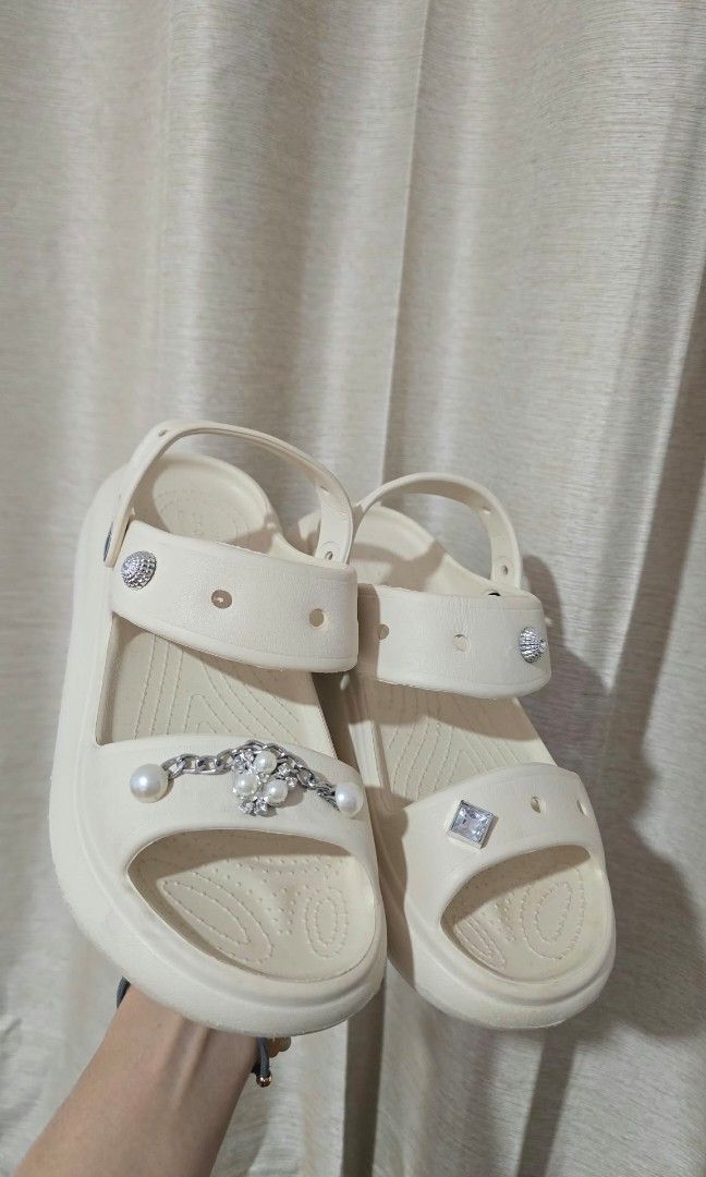 Original crocs (Category: Wedges) located in Quezon City. Submitted by kimlynandaya (Listing ID 1470844535, Image 1). Description: .