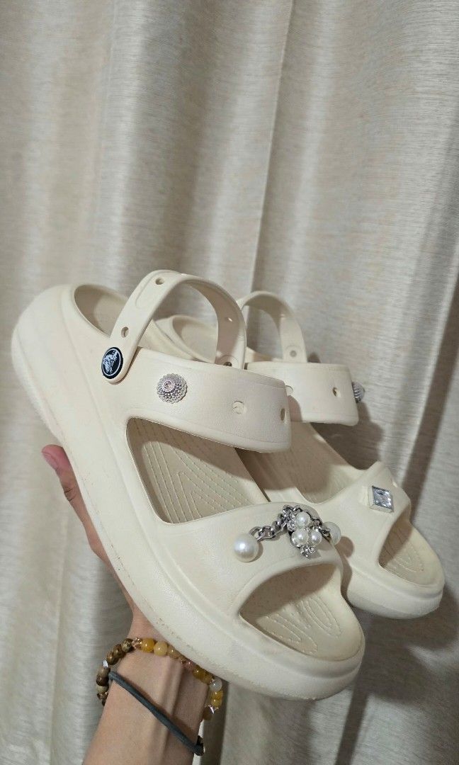 Original crocs (Category: Wedges) located in Quezon City. Submitted by kimlynandaya (Listing ID 1470844535, Image 2). Description: .
