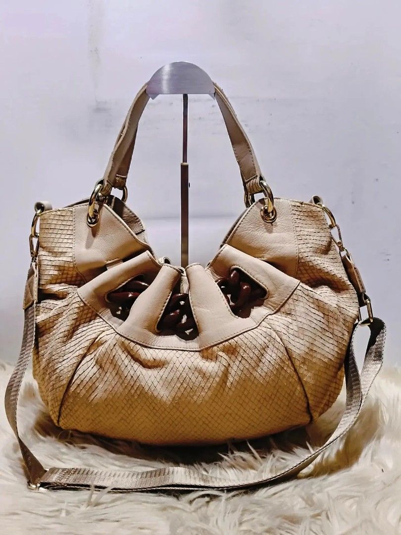 Original FURLA Python skin (Category: Shoulder Bags) located in Cabuyao City. Submitted by secondhand.shop.ph (Listing ID 1470809146, Image 1). Description: Sale❗️Sale❗️Sale❗️ ₱ 2,899 Original FURLA Like new Genuine python skin Medium-Large Provided sling strap 📌First to pay!.