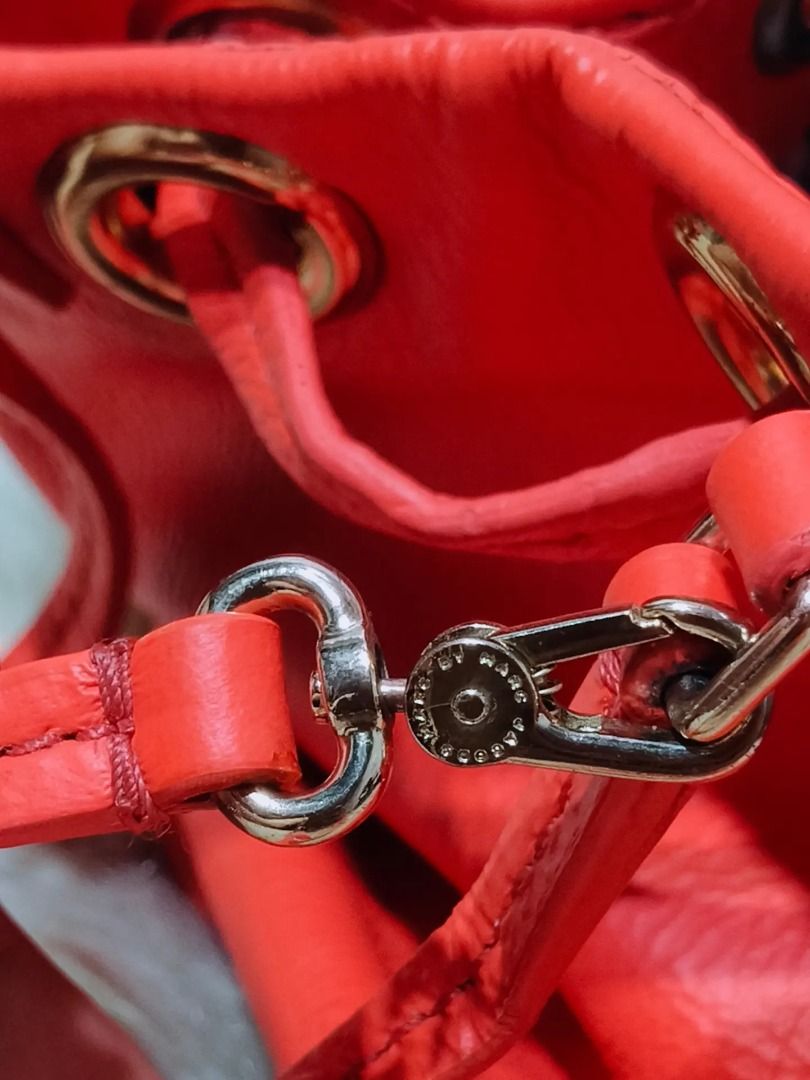 Original MARC JACOBS (Category: Shoulder Bags) located in Cabuyao City. Submitted by your____lux____shop (Listing ID 1470874551, Image 3). Description: Sale❗️Sale❗️Sale❗️ ₱1,699 Original Marc Jacobs Almost new condition Small Pure genuine leather 📌First to pay!.