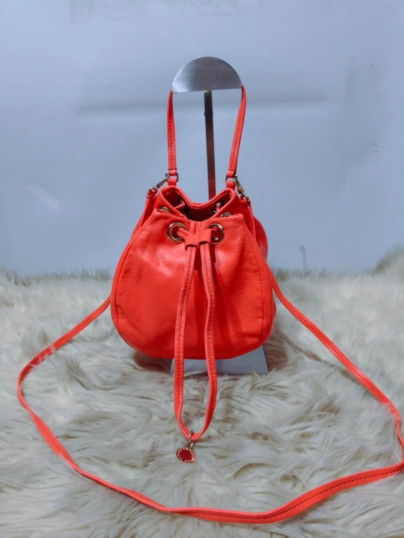 Original MARC JACOBS (Category: Shoulder Bags) located in Cabuyao City. Submitted by your____lux____shop (Listing ID 1470874551, Image 1). Description: Sale❗️Sale❗️Sale❗️ ₱1,699 Original Marc Jacobs Almost new condition Small Pure genuine leather 📌First to pay!.