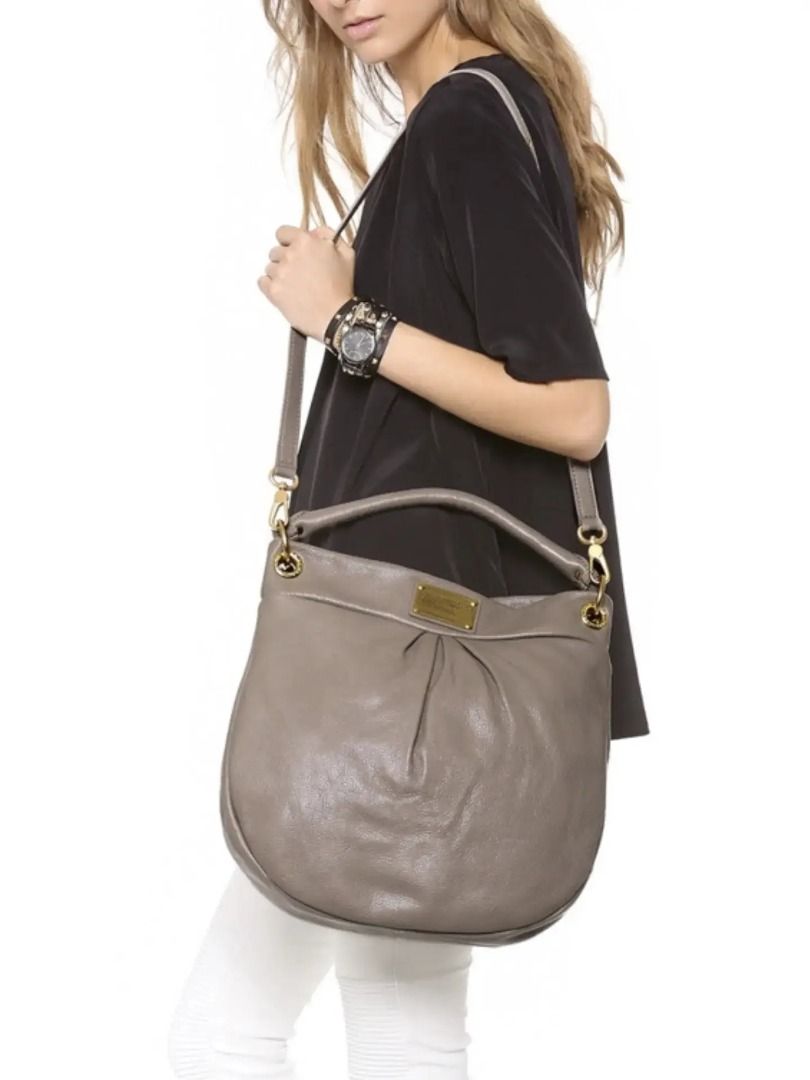 Original MARC JACOBS (Category: Shoulder Bags) located in Cabuyao City. Submitted by your____lux____shop (Listing ID 1470880853, Image 2). Description: Sale❗️Sale❗️Sale❗️ ₱3,299 Original Marc Jacobs Almost new condition TAUPE Large-XL Ykk zip Pure genuine leather 📌First to pay!.