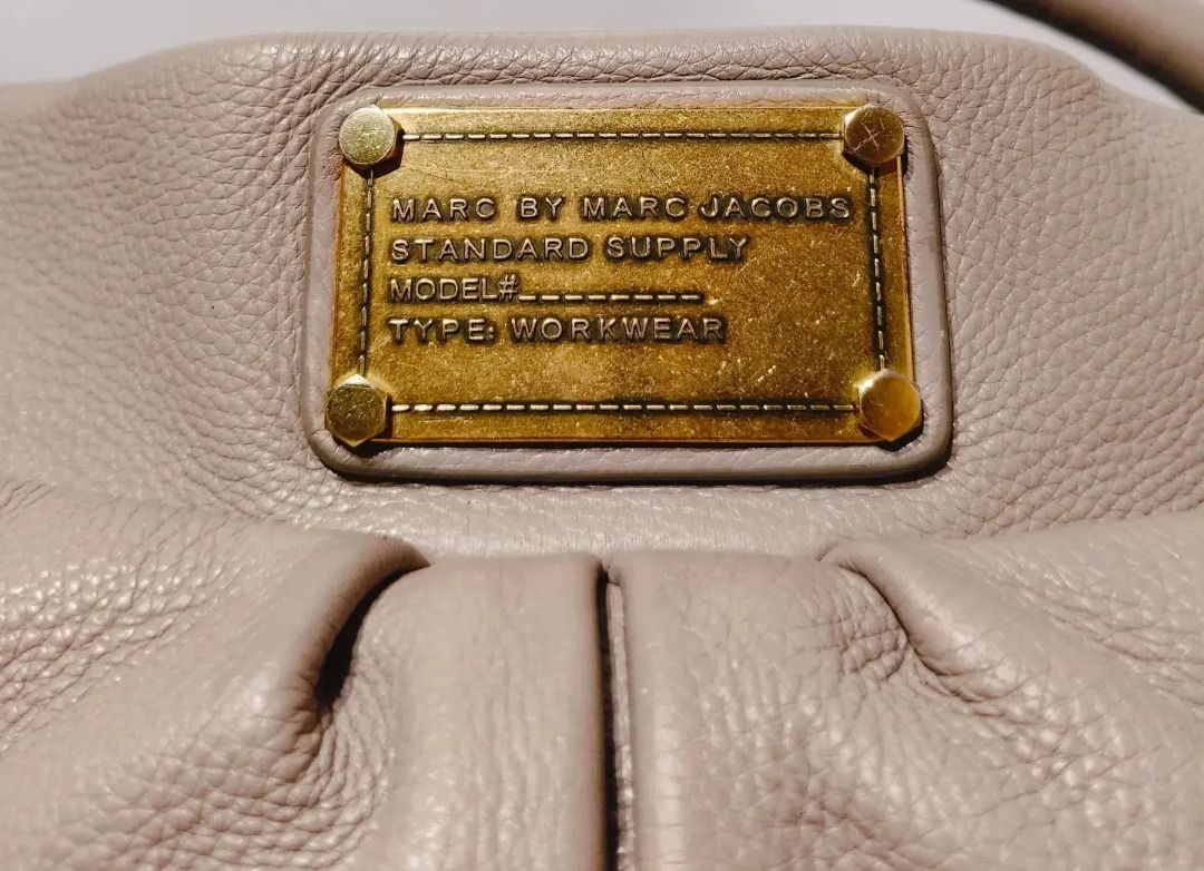 Original MARC JACOBS (Category: Shoulder Bags) located in Cabuyao City. Submitted by your____lux____shop (Listing ID 1470880853, Image 3). Description: Sale❗️Sale❗️Sale❗️ ₱3,299 Original Marc Jacobs Almost new condition TAUPE Large-XL Ykk zip Pure genuine leather 📌First to pay!.