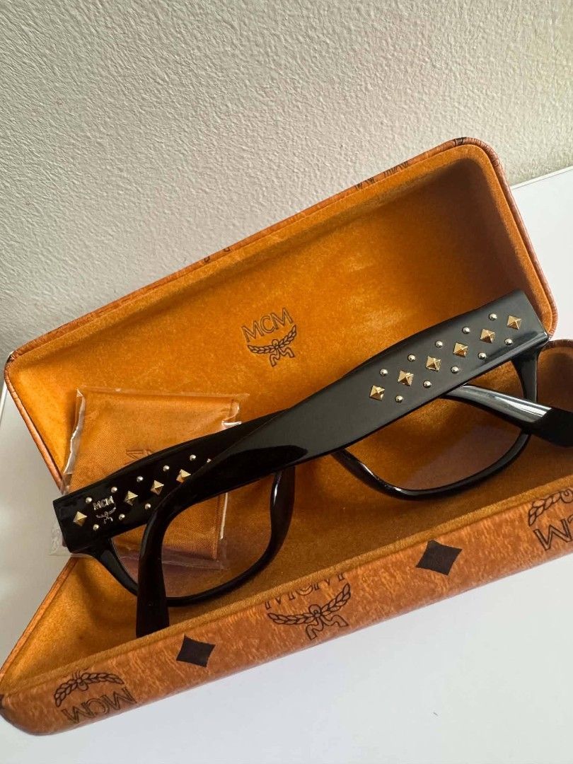 ORIGINAL MCM (Category: Sunglasses & Eyewear) located in Davao. Submitted by anikanik88 (Listing ID 1470872871, Image 3). Description: .