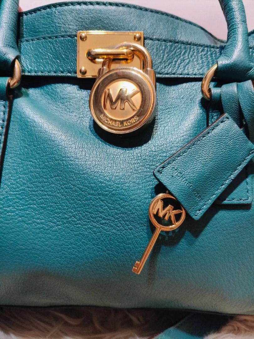 Original MICHAEL KORS (Category: Shoulder Bags) located in Cabuyao City. Submitted by your____lux____shop (Listing ID 1470878637, Image 2). Description: Sale❗️Sale❗️Sale❗️ ₱ 2,899 Original Michael Kors Hamilton Preloved w/ padlock & key Dark teal Medium Pure genuine leather 📌First to pay!.