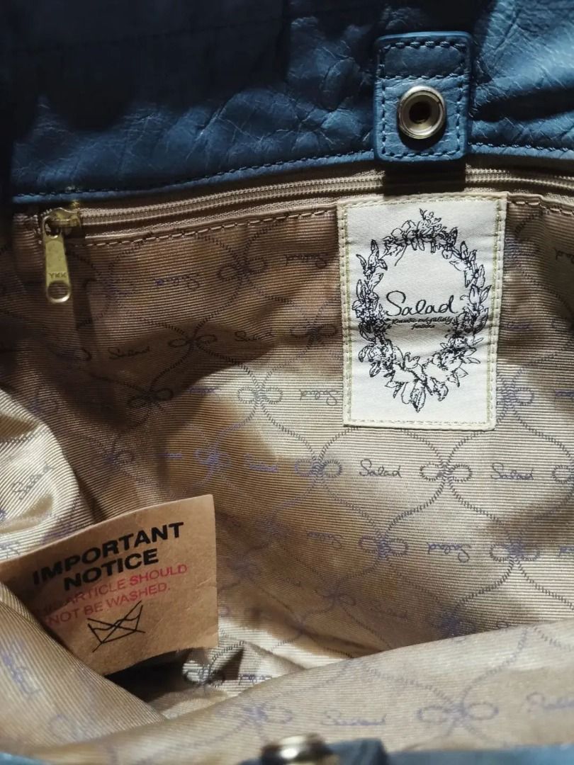 Original SALAD 2way bag (Category: Shoulder Bags) located in Cabuyao City. Submitted by your____lux____shop (Listing ID 1470880187, Image 2). Description: Sale❗️Sale❗️Sale❗️ ₱ 1,699 Original Salad Preloved Medium Pure genuine leather 📌First to pay!.