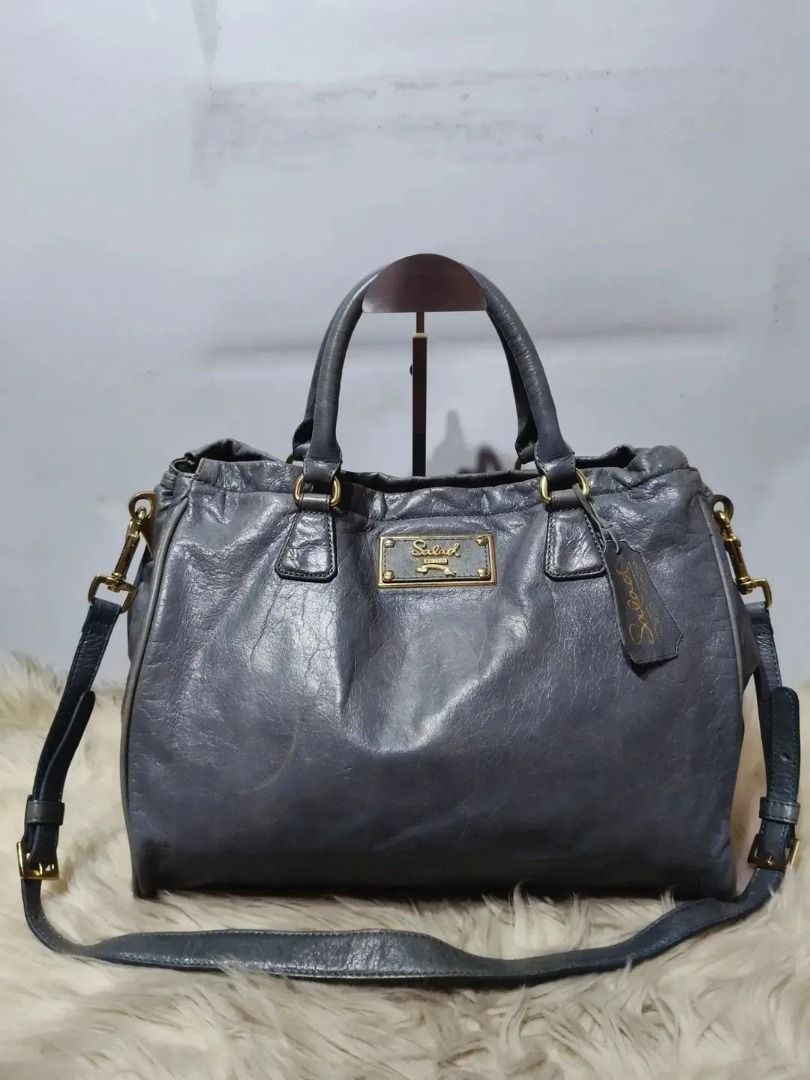 Original SALAD 2way bag (Category: Shoulder Bags) located in Cabuyao City. Submitted by your____lux____shop (Listing ID 1470880187, Image 1). Description: Sale❗️Sale❗️Sale❗️ ₱ 1,699 Original Salad Preloved Medium Pure genuine leather 📌First to pay!.