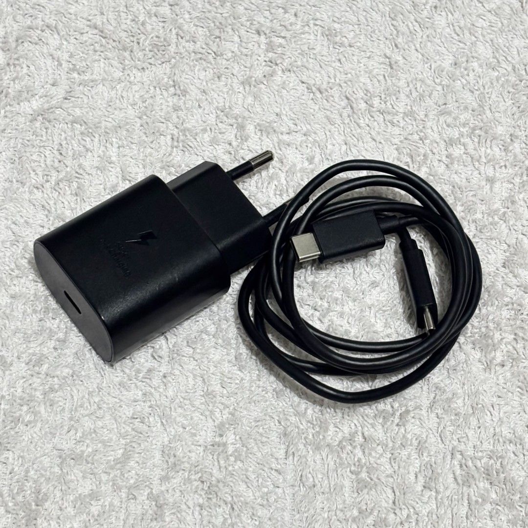 Original Samsung Charger 25 watts (Category: Chargers & Cables) located in Pasig City. Submitted by ela_zen15 (Listing ID 1470789394, Image 1). Description: Samsung Super Fast Charger Original 25 watts Unused Usb to type c cable Can do lalamove sagot nyo po sf.