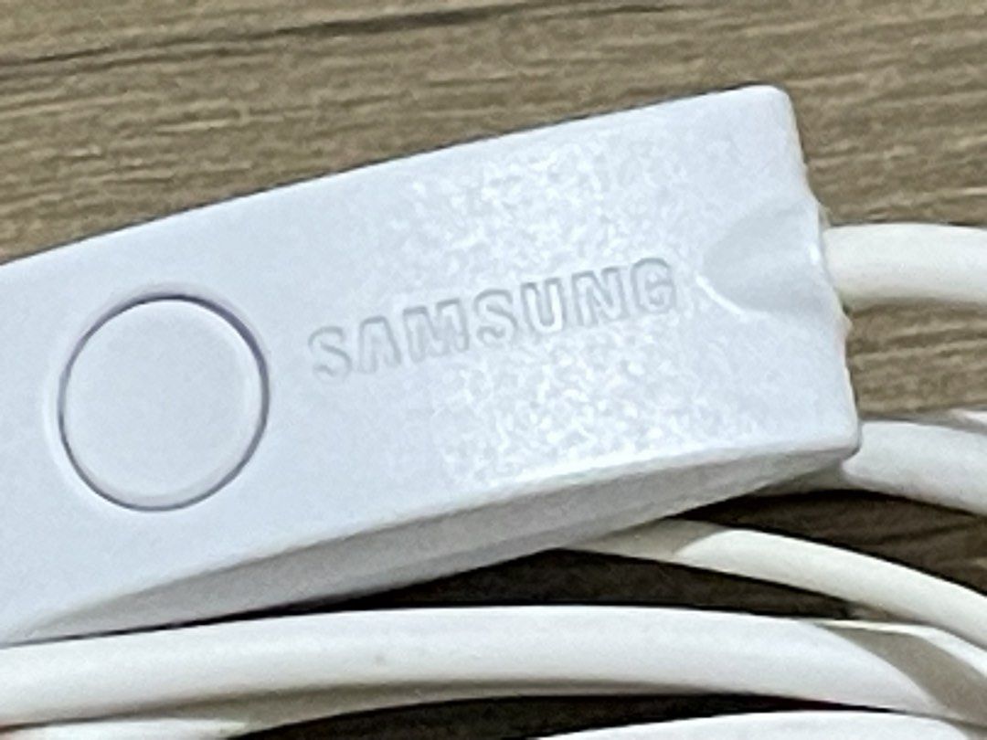 Original Samsung Earphones with mic (Category: Headphones & Headsets) located in Caloocan City. Submitted by red_rob (Listing ID 1470764057, Image 2). Description: Original Samsung Mobile Earphones From Japan 3.5mm With mic No volume control Everything is intact No performance issue maganda tunog balanse Suitable also for tablet walkman mp3 atbp Gagamitin na lang Unlitest on meetup or lalamove rider for assurance S. Caloocan.
