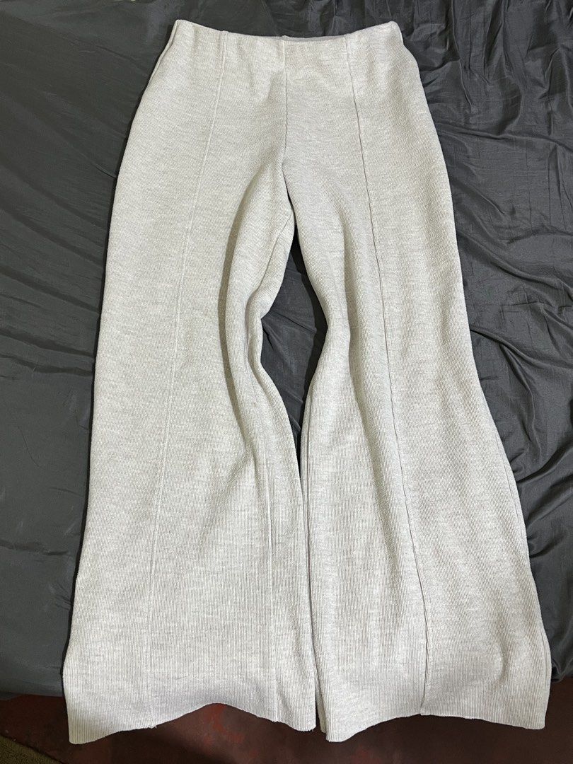 Original Zara Ribbed Flared Pants white gray (Category: Jeans) located in Manila. Submitted by solvithrifts (Listing ID 1470808846, Image 1). Description: this is not overrun.