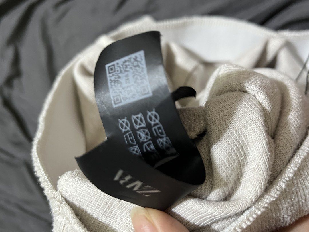 Original Zara Ribbed Flared Pants white gray (Category: Jeans) located in Manila. Submitted by solvithrifts (Listing ID 1470808846, Image 3). Description: this is not overrun.