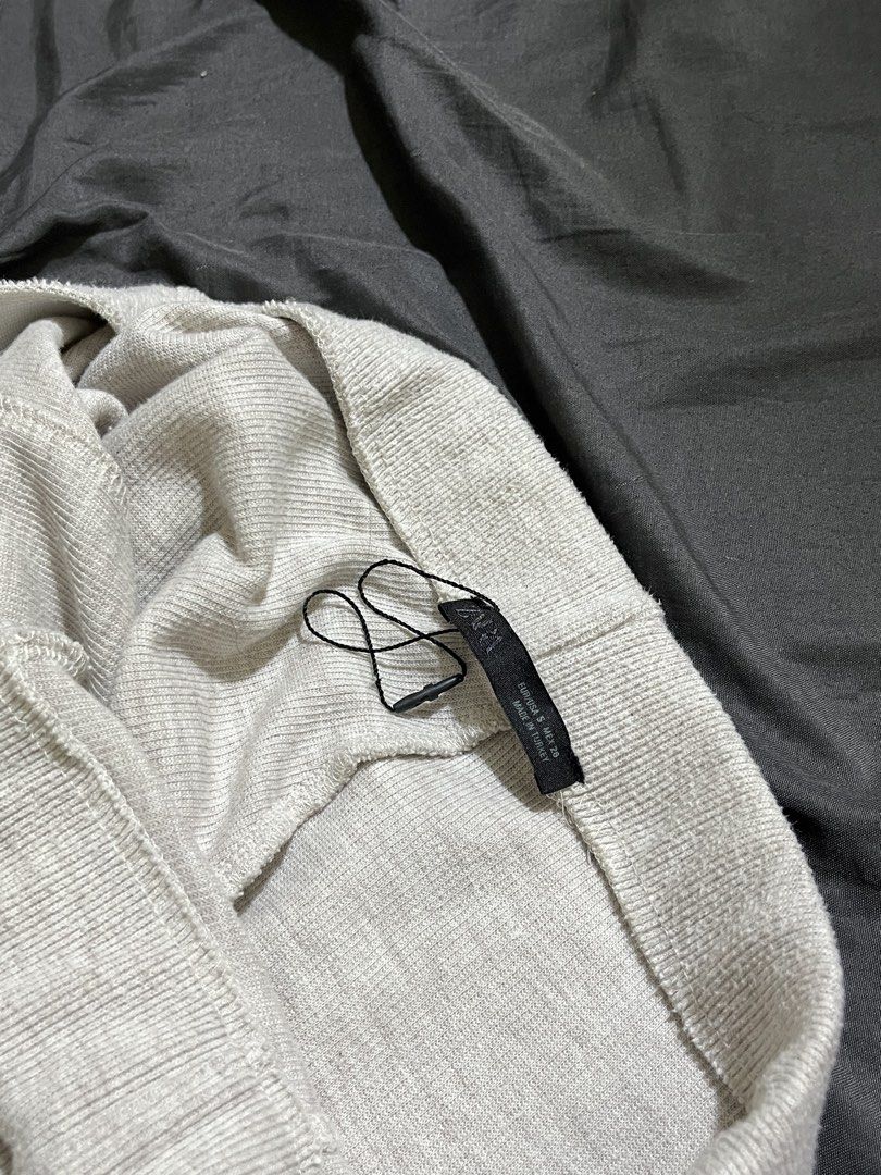 Original Zara Ribbed Flared Pants white gray (Category: Jeans) located in Manila. Submitted by solvithrifts (Listing ID 1470808846, Image 2). Description: this is not overrun.