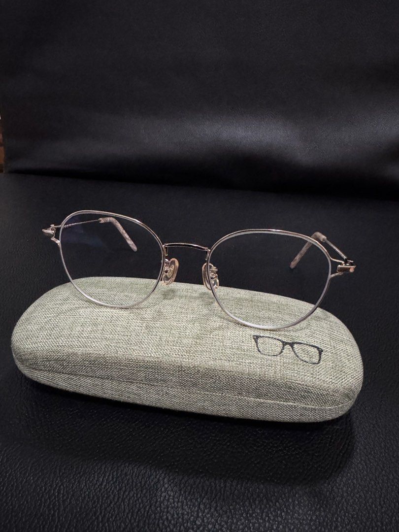 OWNDAYS Rose gold round optical glasses with case (Category: Sunglasses & Eyewear) located in Quezon City. Submitted by saynic (Listing ID 1470860579, Image 1). Description: RFS: Bought new one for different style. Im near sighted, the measurements are along these figures. Left Nearsighted 100 Left Astigmatism 75 Right Nearsighted 75 Right Astigmatism 25.
