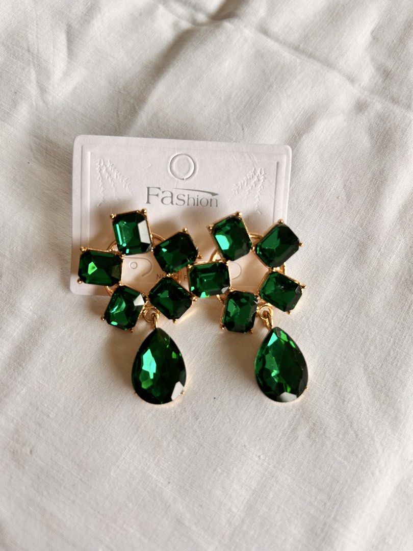 Pageant Gemstone Earrings (Category: Earrings) located in Pinamalayan. Submitted by _dragonfly (Listing ID 1470769397, Image 2). Description: 50 each White Gem ❌ .