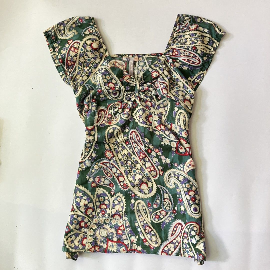 🌼paisley sleeveless top • medium (Category: Sleeveless) located in Cagayan de Oro. Submitted by capybara.co.ph (Listing ID 1470803579, Image 1). Description: medium L22.5 B36 - 42 flaw on the last 2 pics (zipper part, repairable) 🌺 mine ₱99 | grab ₱149 💓 lock ₱169 ꒰১ ໒꒱ eob will be on Thursday, Oct 29 8PM ꒰১ ໒꒱ payment deadline will be on Friday, Oct 30 ꒰১ ໒꒱ shipping will be on Saturday Tysm °❀.ೃ࿔.