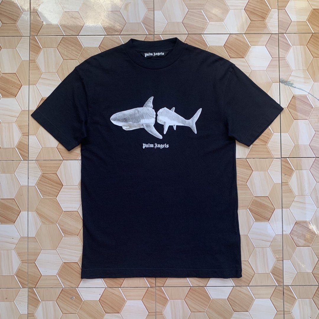 Palm Angels Shark Tee❗️ (Category: Tshirts & Polo Shirts ) located in Cebu City. Submitted by darrylopon12219 (Listing ID 1470754495, Image 2). Description: Orig💯 As New Condition No Issue Size Small to Medium Color Rate:10/10 Dimes:W19.5 L28 -Eco Friendly -Need Wash 📍 CONSOLACION, CEBU ‎🚚 ship via J&T ‎DM NOW📩.
