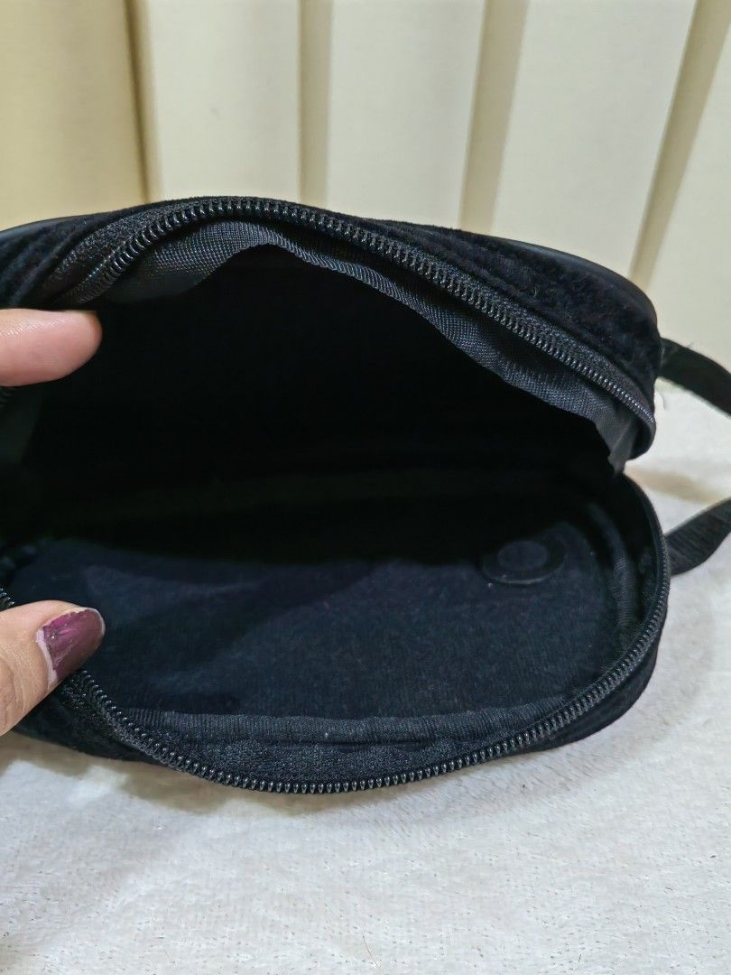 Panasonic Digicam Black Pouch Camera Bag (Category: Camera Bags & Carriers) located in Makati City. Submitted by prelovedtreatedwithlove (Listing ID 1470875105, Image 3). Description: - Authentic Panasonic black digicam pouch - Compact size with a soft, velvety exterior - Ideal for small digital cameras, memory cards, or daily accessories No issue .