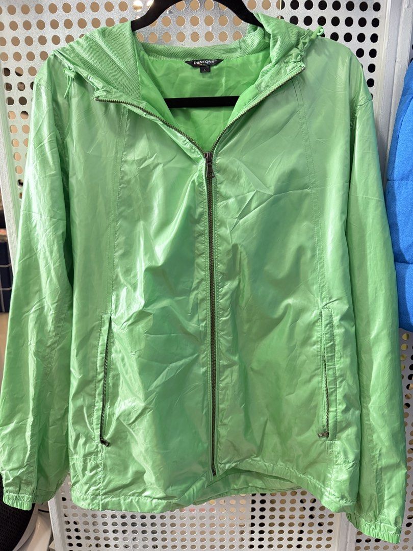 Pantone Uniqlo Windbreaker (Category: Coats, Jackets and Outerwear) located in Marikina City. Submitted by bg22.23 (Listing ID 1470905204, Image 1). Description: 23in x 27in.