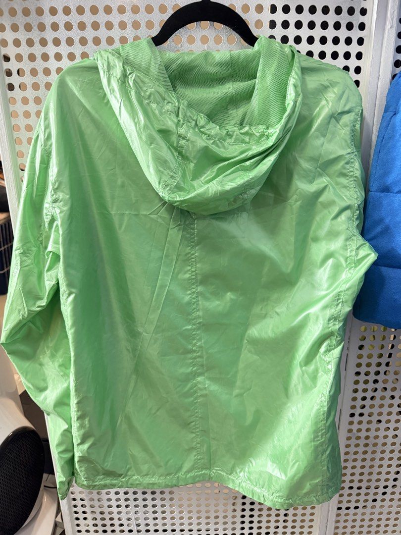 Pantone Uniqlo Windbreaker (Category: Coats, Jackets and Outerwear) located in Marikina City. Submitted by bg22.23 (Listing ID 1470905204, Image 3). Description: 23in x 27in.
