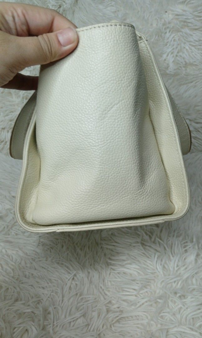 Patrick cox bag (Category: Tote Bags) located in Bulacan. Submitted by caikymaria (Listing ID 1470828601, Image 3). Description: japan sourced no cod direct jnt.