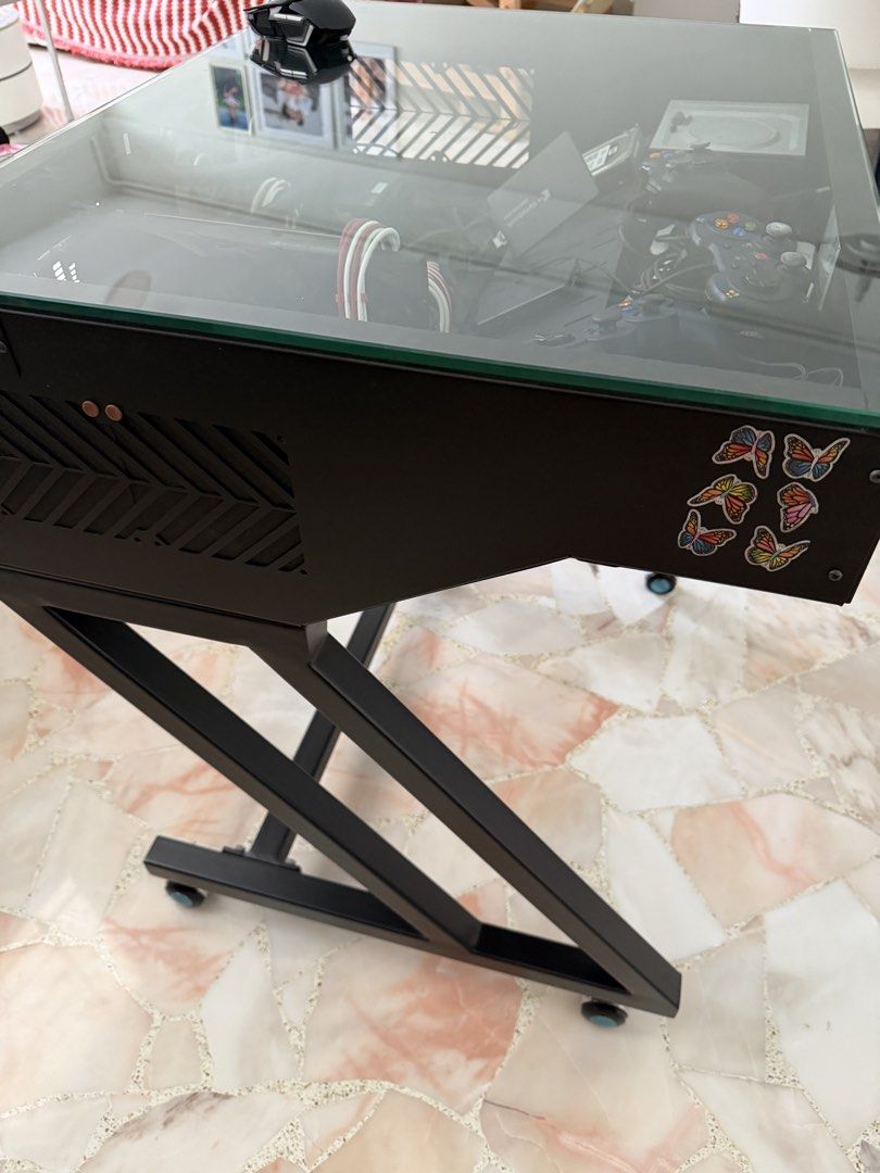 PC table case (Category: Desktops) located in Singapore. Submitted by squidjr (Listing ID 1470771768, Image 2). Description: Table only. can install all size of PC.
