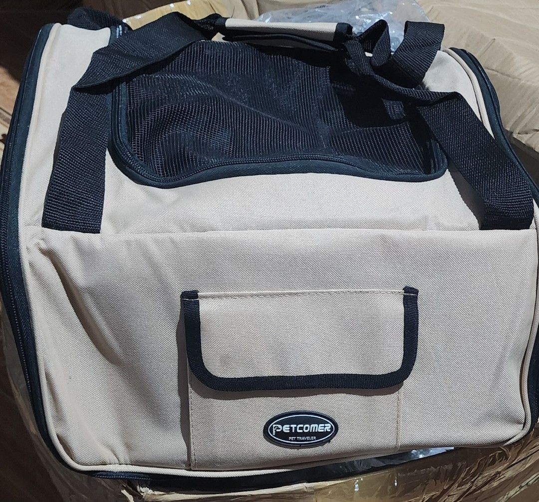 Pet car seat carrier (Category: Homes & Other Pet Accessories) located in Baguio. Submitted by coffeesilvershadow_28 (Listing ID 1470744094, Image 1). Description: From HK box Petcomer car seat carrier Bnew pa Baguio dropping Jnt shipping- Payment first plus sf before shipping.