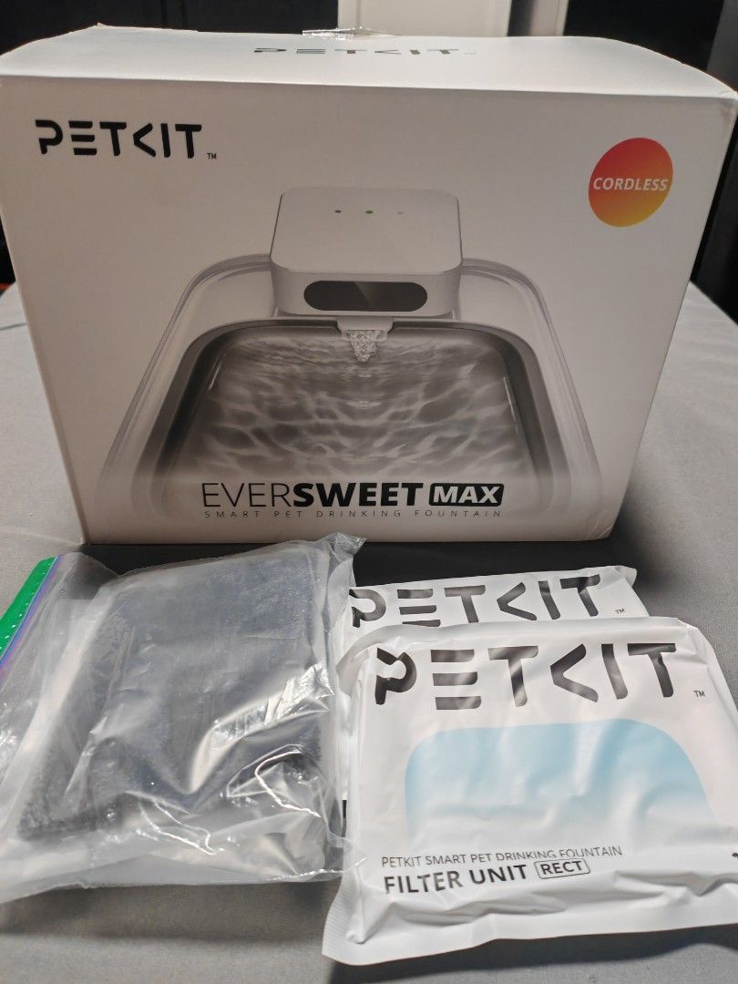 PETKIT Eversweet Max Cordless Smart Pet Drinking Fountain (Category: Health & Grooming) located in Quezon City. Submitted by sashasarisarishoppe (Listing ID 1470758621, Image 1). Description: - Brand: PETKIT Eversweet Max Smart Pet Drinking Fountain - Color: White - Type: Cordless model (great for placement anywhere) - Condition: Used, meticulously cleaned, and fully functional - Inclusions: Original retail box and extra unopened filter units - I