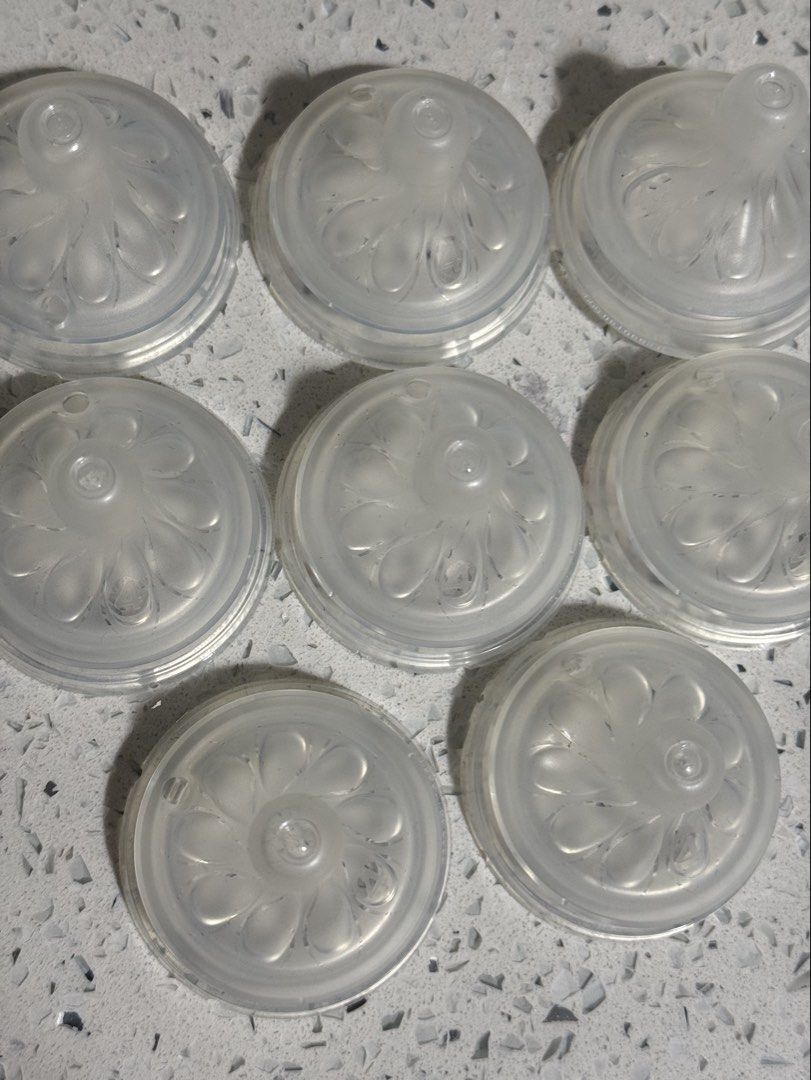 Philips Avent Natural Response Nipples Flow 4 (8 pieces) (Category: Breastfeeding & Bottle Feeding) located in Manila. Submitted by hulyanaa (Listing ID 1470766573, Image 1). Description: - Set of 8 authentic Philips Avent baby bottle nipples - Size 4 flow rate - FIXED PRICE .