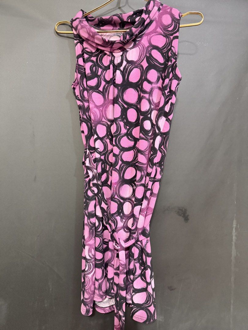 Pink and Black Abstract Circle Pattern Sleeveless Dress (Category: Dresses) located in Taguig. Submitted by patrisheaaa (Listing ID 1470858591, Image 2). Description: - Design: violet and black abstract circle pattern with a chic cowl neckline - Fit: Sleeveless with an adjustable matching fabric waist tie - Length: Knee-length, lightweight, and easy to wear - Occasion: Perfect for casual outings and daytime events - Condition: Excellent pre-loved