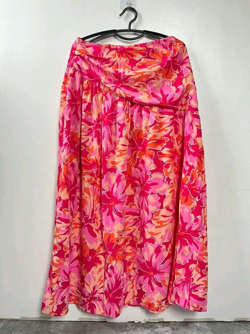 Pink floral maxi skirt (Category: Skirts) located in Manila. Submitted by colette.closette (Listing ID 1470864843, Image 1). Description: Mop: Gcash Mod: Flash Express / Lalamove / Meet up — around nearby areas only! 📍Hagonoy, Bulacan.