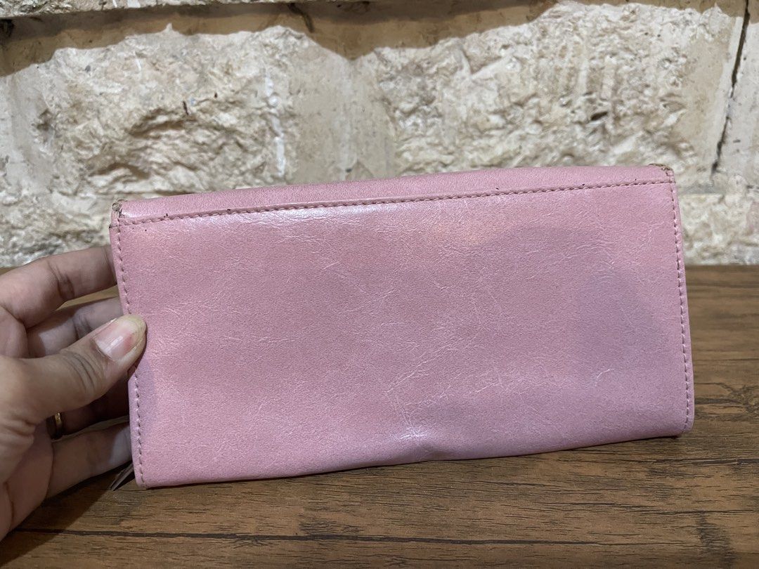 pink long wallet (Category: Wallets & Card holders) located in San Fernando. Submitted by dntjapansurpluselyu (Listing ID 1470867623, Image 2). Description: .
