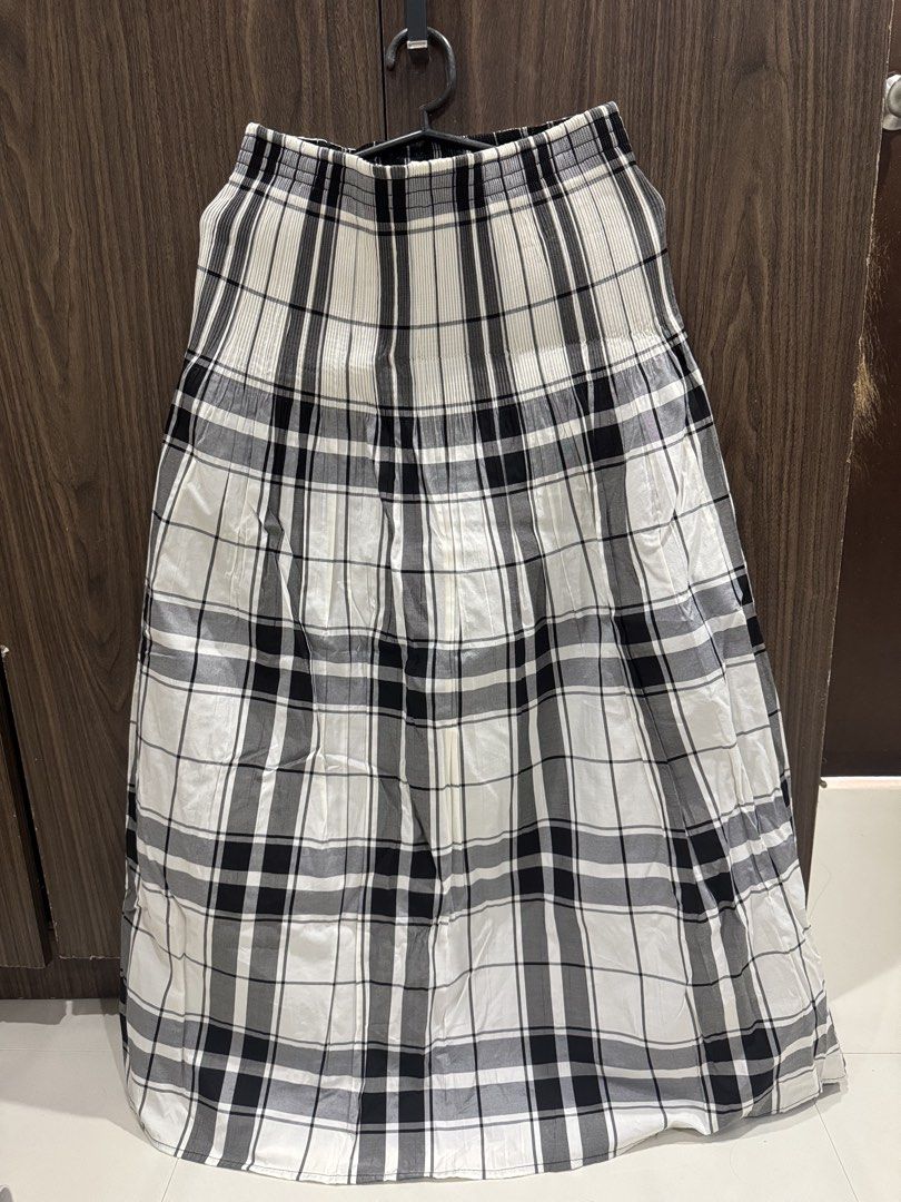 Plaid maxi skirt (Category: Skirts) located in Pasig City. Submitted by kodak.blue (Listing ID 1470792109, Image 1). Description: .