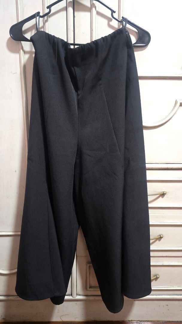 Plains & Prints Black Pants Size S (Category: Jeans) located in Manila. Submitted by stuff.gaming (Listing ID 1470858028, Image 3). Description: - Brand: Plains & Prints - Size: Small (PHL S / EUR 8 / USA 4) - Color: Solid Black - Waistband: Comfortable inner elastic - Style: Versatile for work or casual wear - Fit: Comfortable and easy to pair with any top.